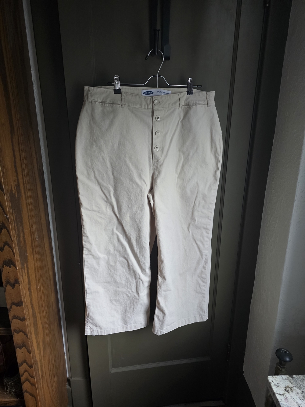 Old Navy Cropped Button-Front Pants in Light Cream
